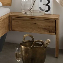 Bett & Nachtkommoden aus Wildeiche - Aryvano (dreiteilig)