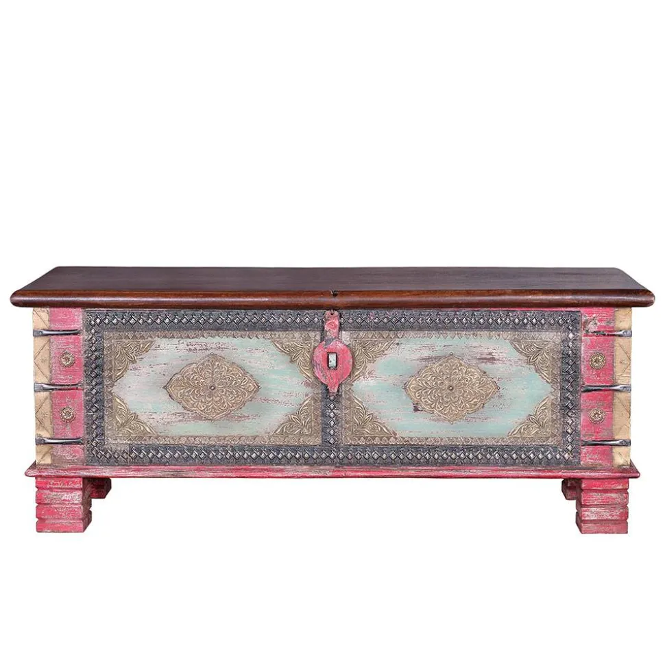 Charakterstarke Holztruhe mit Metallgriffen - Agacina