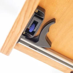 Design Eiche Schrank mit getönten Glastüren - Fabiella