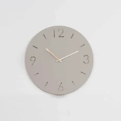 Design Wanduhr in Taupe - Cardini