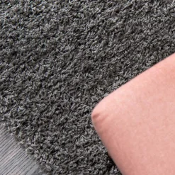 Dunkelgrauer Teppich mit Hochflor - Rosarios