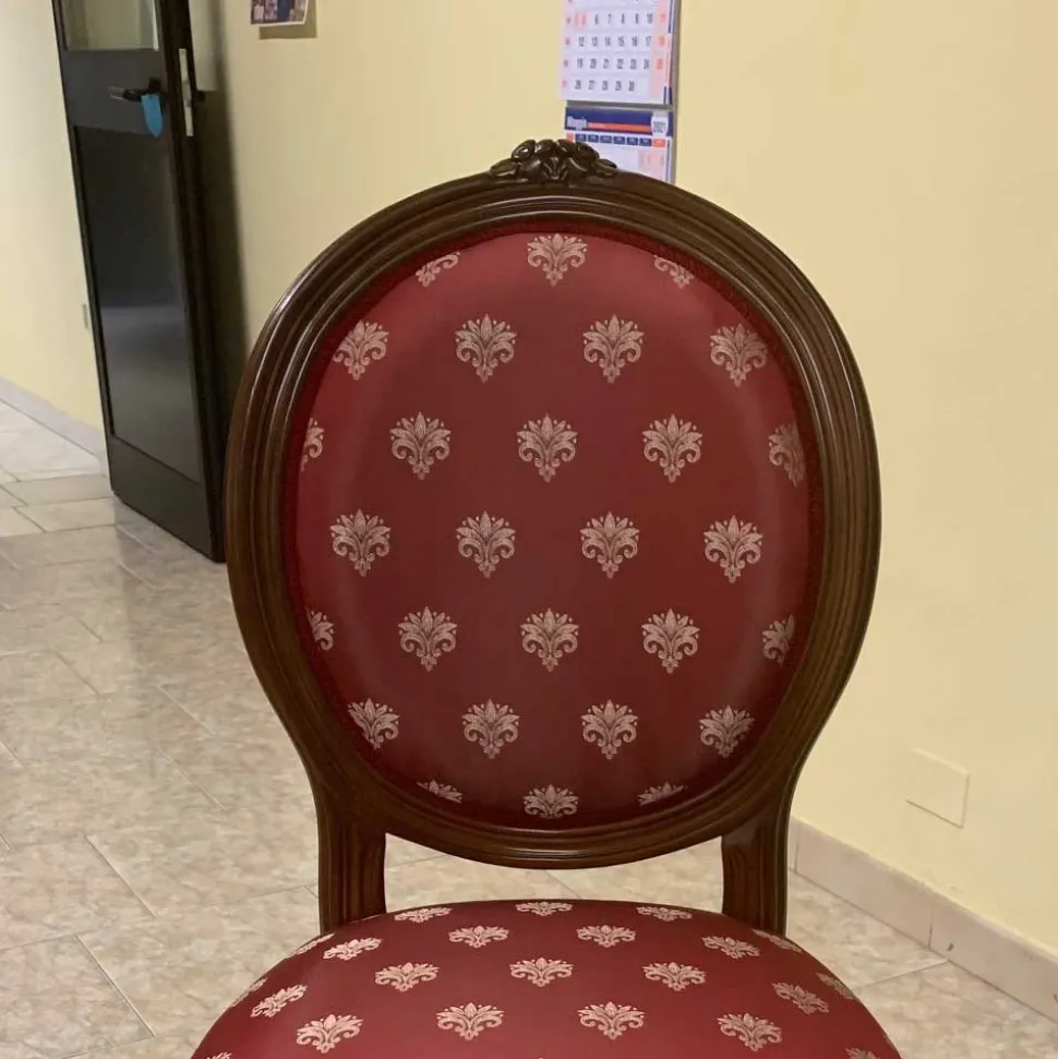 Eleganter Medaillonstuhl Rot Gold Magari & Nussbaum