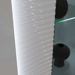 Hochglanz Vitrine mit Licht in Weiß - Gomata