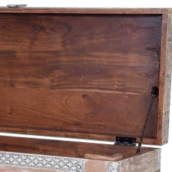 Holztruhe - ausgefallen gestaltet - Abraham