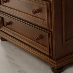 Klassisch gestaltete Hochkommode in Walnussfarben - Manicos