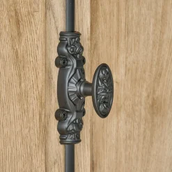 Landhaus-Schrank in Eiche Gold - Hengas