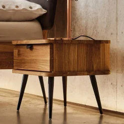 Nachttisch mit Schublade aus Wildeiche - Casarius