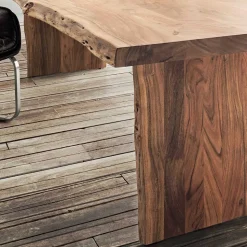 Rustikaler Holztisch mit Wangen Gestell - Imna