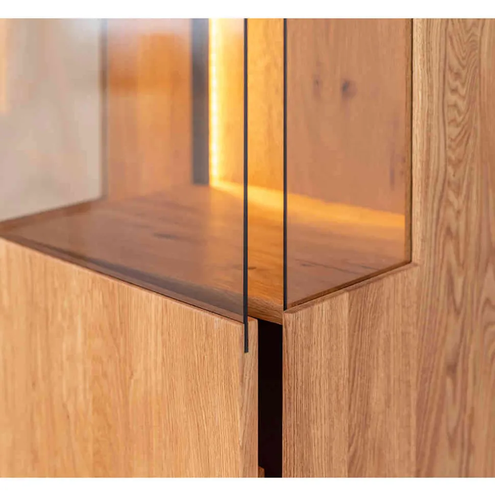 Schlanke Vitrine mit LED Beleuchtung - Cocondar