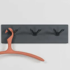 Schlichte Stahl Wandgarderobe mit 6 Kleiderhaken - Tarado