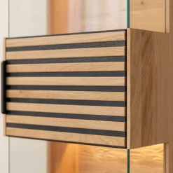 Schmale Massivholz Vitrine mit LED Beleuchtung - Eribella