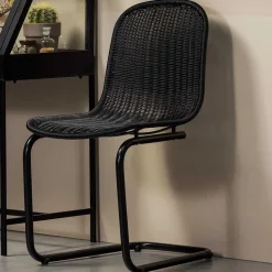 Schwarzer Freischwinger aus Kunstrattan - Babette (2er Set)