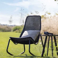 Skandi Schaukelstuhl aus Kunstrattan in Schwarz - Vurgos