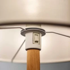 Stehlampe mit Tisch im Skandi Design - Lita