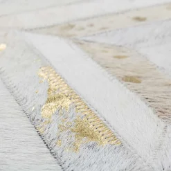 Teppich aus Leder mit kurzem Fell in Creme & Gold - Meridus