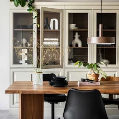 Vitrinenschrank in Hellgrau mit Braun - Floressa