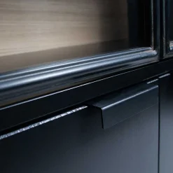 Vitrinenschrank in Kiefer und Schwarz - Angoro