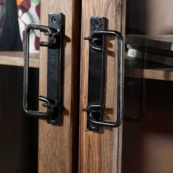 Vitrinenschrank Mendoza aus Akazie Massivholz