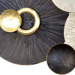 Wanddekoration mit kreisförmigen Objekten - Skiatos