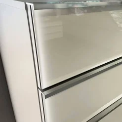 Weiße Hochkommode mit Glasfront - Rocca