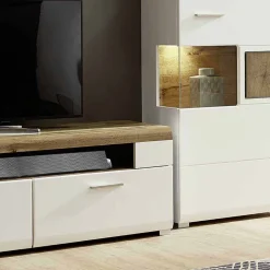 Weiße Wohnwand Lisepio mit Eichen-Elementen (vierteilig)