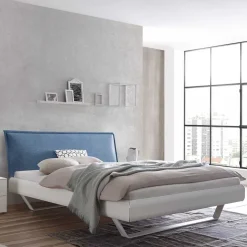 Weißes Designbett mit Polsterkopfteil in Blau - Giralna