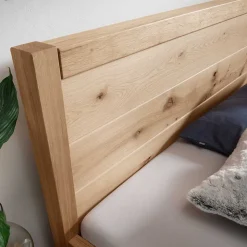 Wildeiche Doppelbett mit Holzkopfteil - Adeira